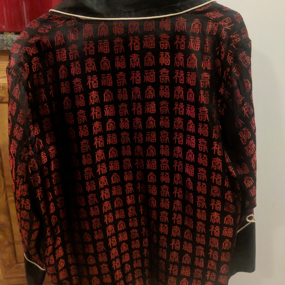 Robe - Picture 2 of 2